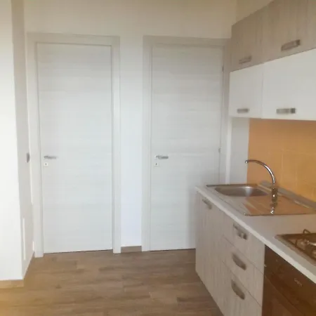 別荘 Charming House With Private Pool In クロトーネ