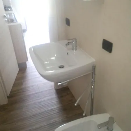 別荘 Charming House With Private Pool In クロトーネ